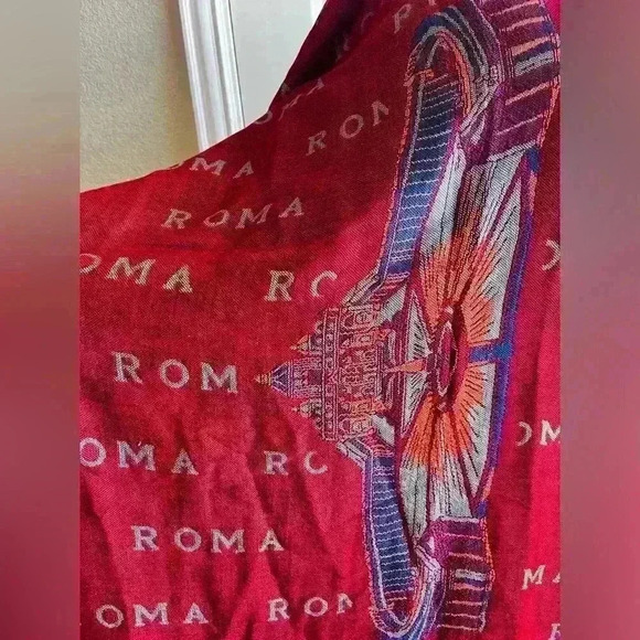 Beautiful Scarf/wrap from Rome - Picture 3 of 7